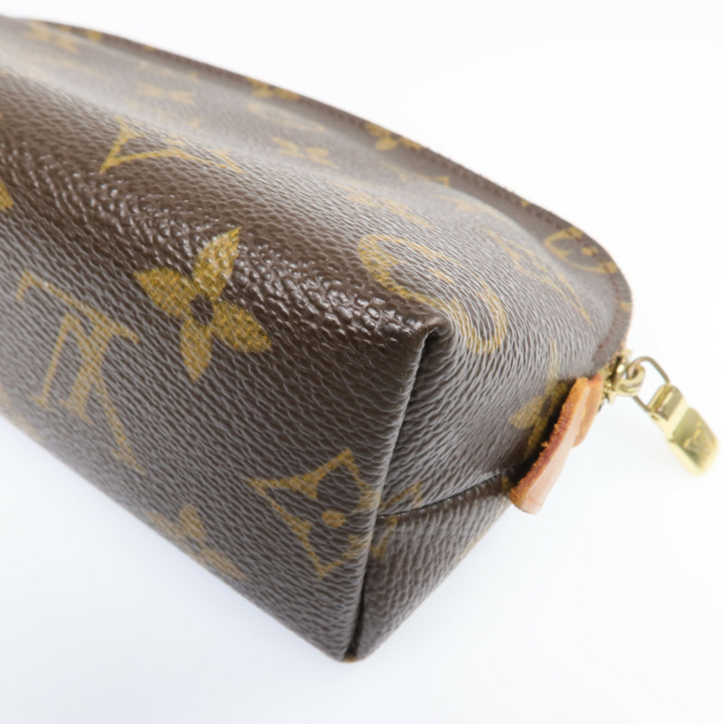 LOUIS VUITTON Monogram Cosmetic Pouch金扣手拿包-14