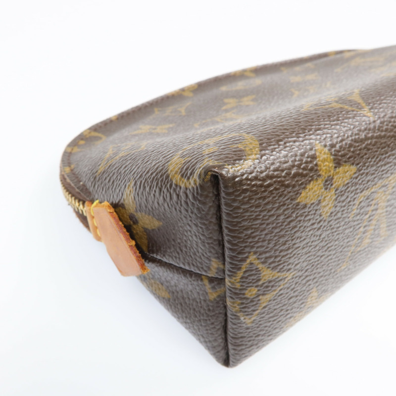 LOUIS VUITTON Monogram Cosmetic Pouch金扣手拿包-15