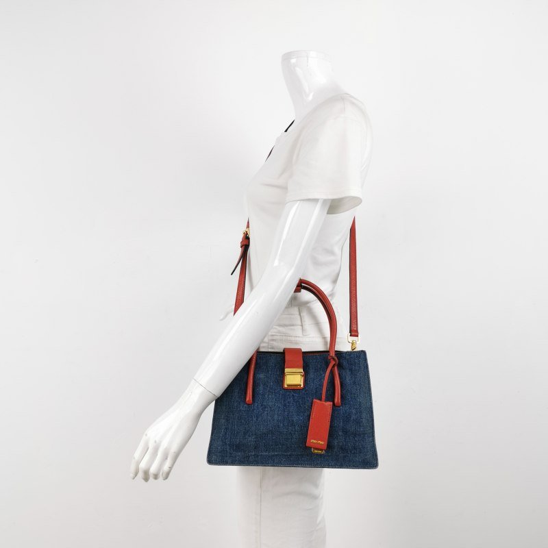 Miu Miu羊皮牛仔布拼色字母Logo斜挎包-1