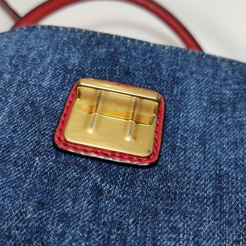 Miu Miu羊皮牛仔布拼色字母Logo斜挎包-12