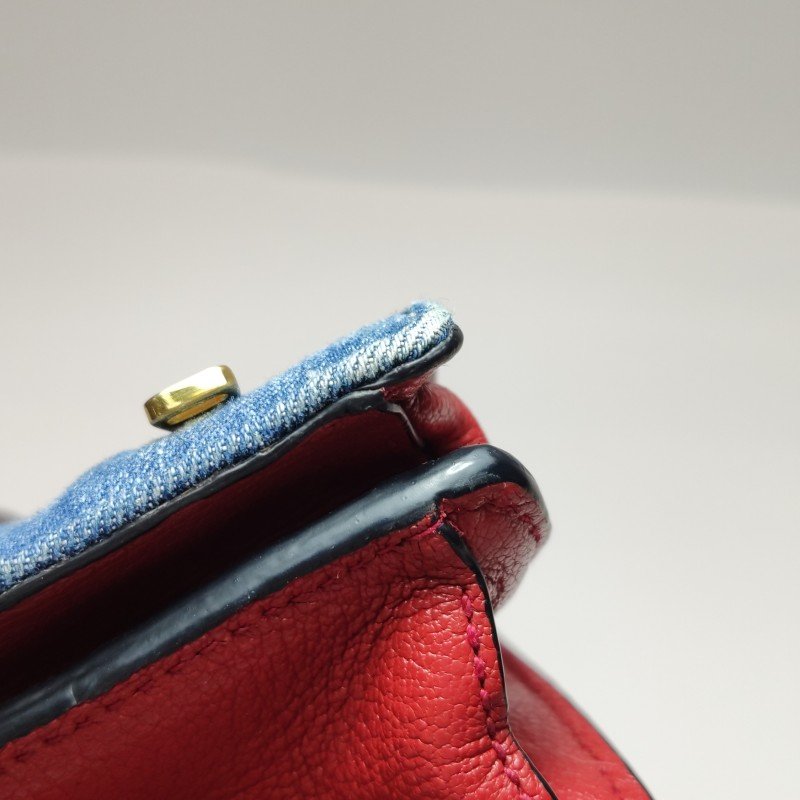 Miu Miu羊皮牛仔布拼色字母Logo斜挎包-14