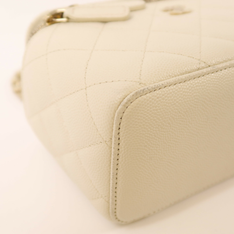 CHANEL 牛皮皮革Vanity Case金扣鏈帶肩背袋-10