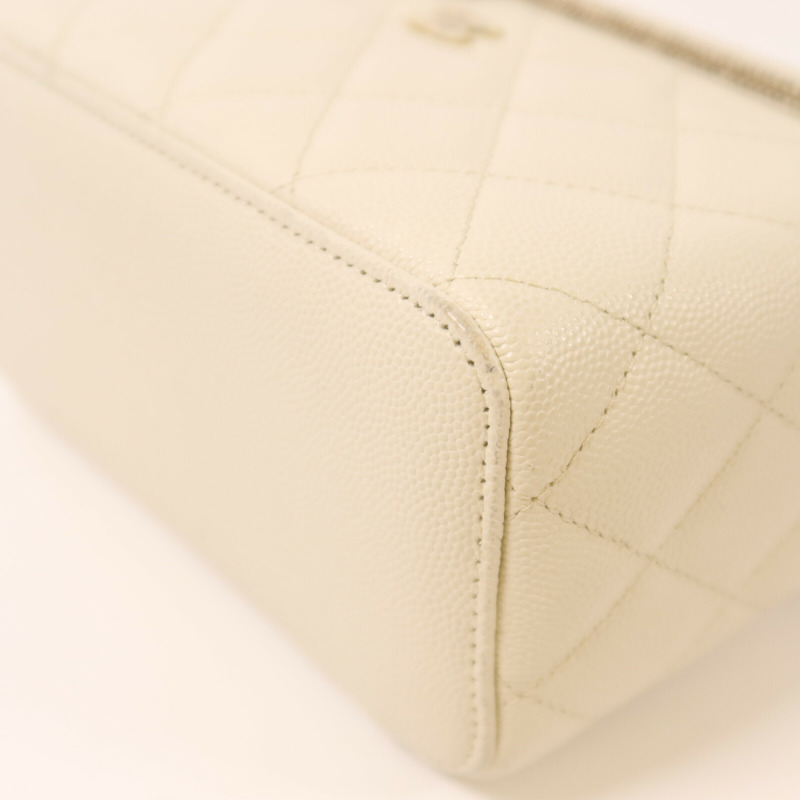 CHANEL 牛皮皮革Vanity Case金扣鏈帶肩背袋-11