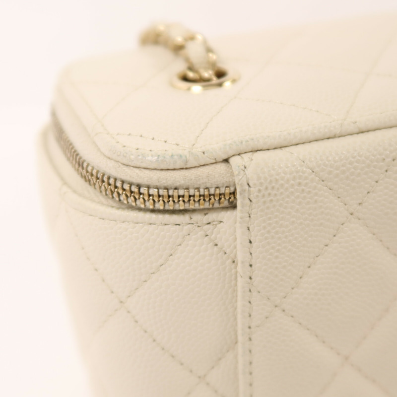 CHANEL 牛皮皮革Vanity Case金扣鏈帶肩背袋-15