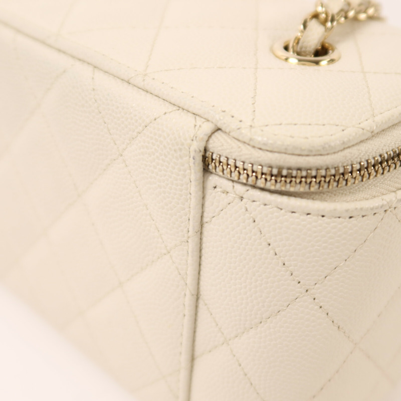 CHANEL 牛皮皮革Vanity Case金扣鏈帶肩背袋-16