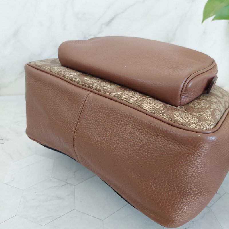 COACH 🎀現品實拍 🎀經典撞色印花LOGO 雙肩後背包.駝/咖-9
