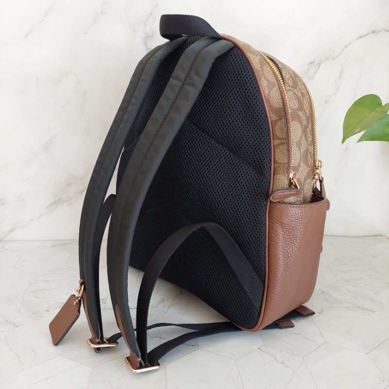 COACH 🎀現品實拍 🎀經典撞色印花LOGO 雙肩後背包.駝/咖-22