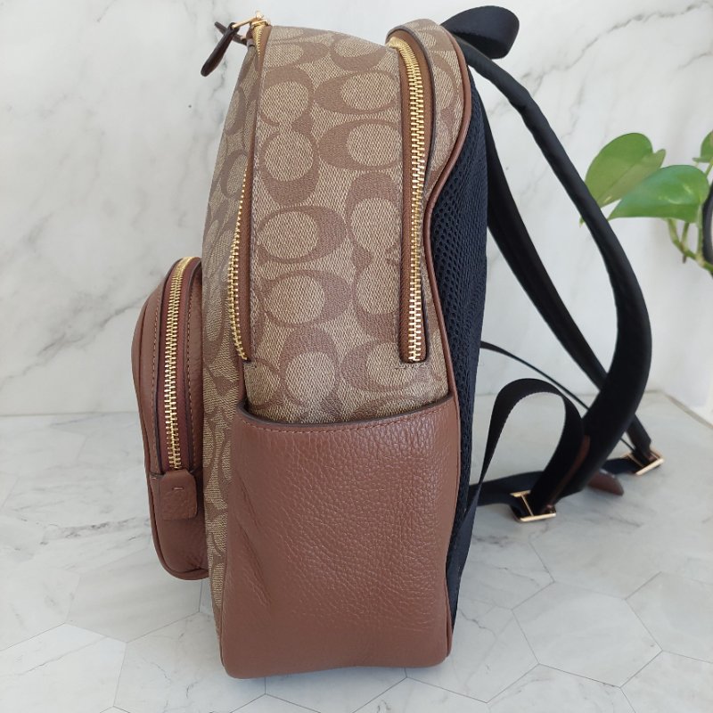 COACH 🎀現品實拍 🎀經典撞色印花LOGO 雙肩後背包.駝/咖-31