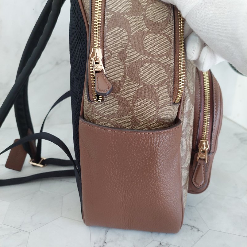 COACH 🎀現品實拍 🎀經典撞色印花LOGO 雙肩後背包.駝/咖-34