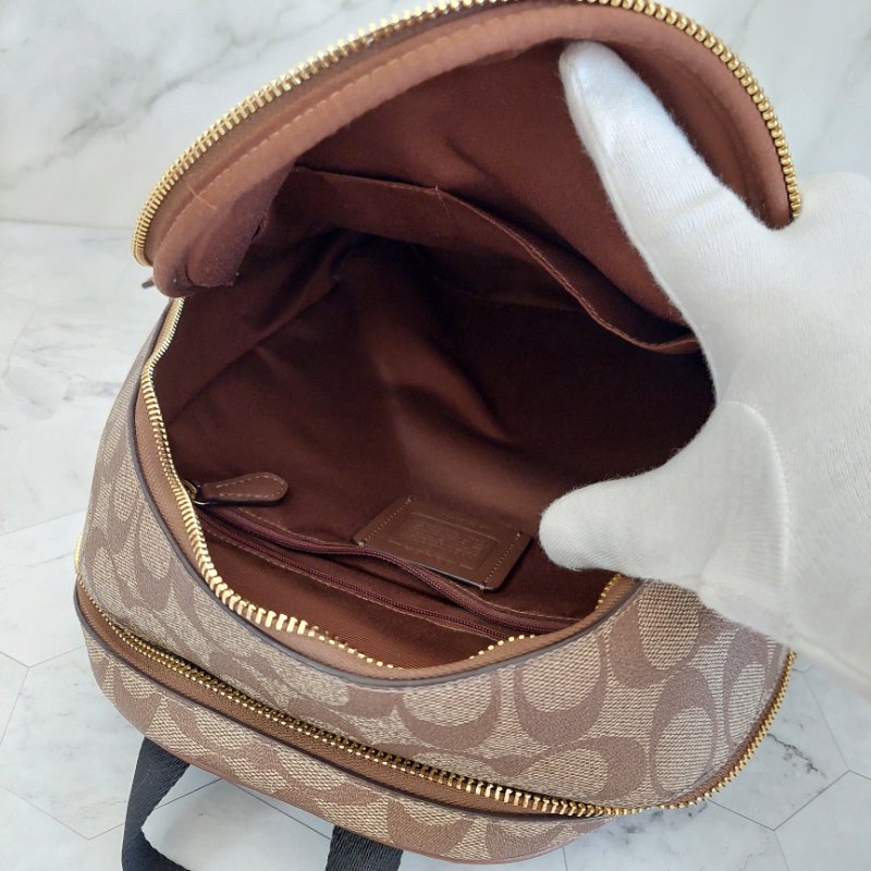 COACH 🎀現品實拍 🎀經典撞色印花LOGO 雙肩後背包.駝/咖-39