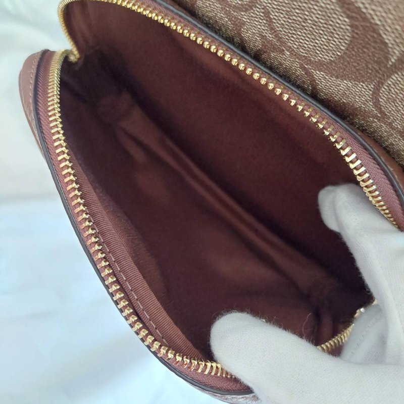 COACH 🎀現品實拍 🎀經典撞色印花LOGO 雙肩後背包.駝/咖-48