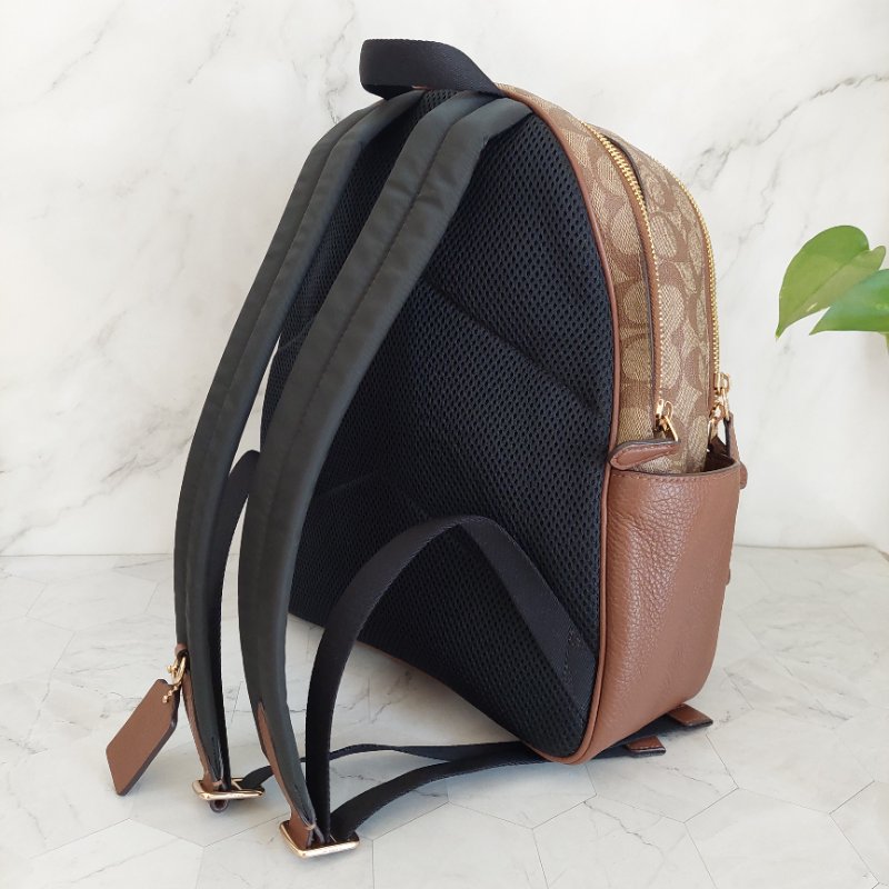 COACH 🎀現品實拍 🎀經典撞色印花LOGO 雙肩後背包.駝/咖-49