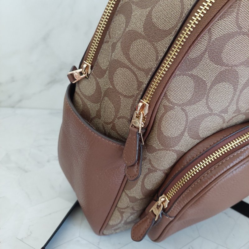 COACH 🎀現品實拍 🎀經典撞色印花LOGO 雙肩後背包.駝/咖-62