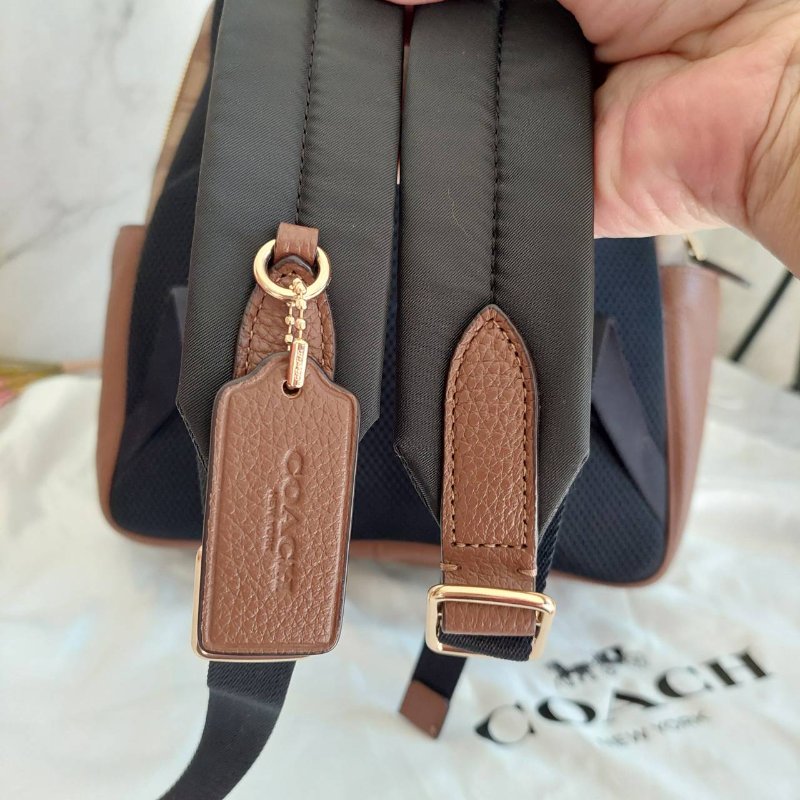 COACH 🎀現品實拍 🎀經典撞色印花LOGO 雙肩後背包.駝/咖-68