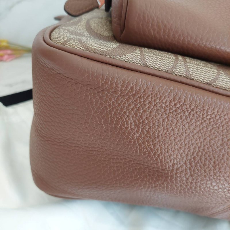 COACH 🎀現品實拍 🎀經典撞色印花LOGO 雙肩後背包.駝/咖-76