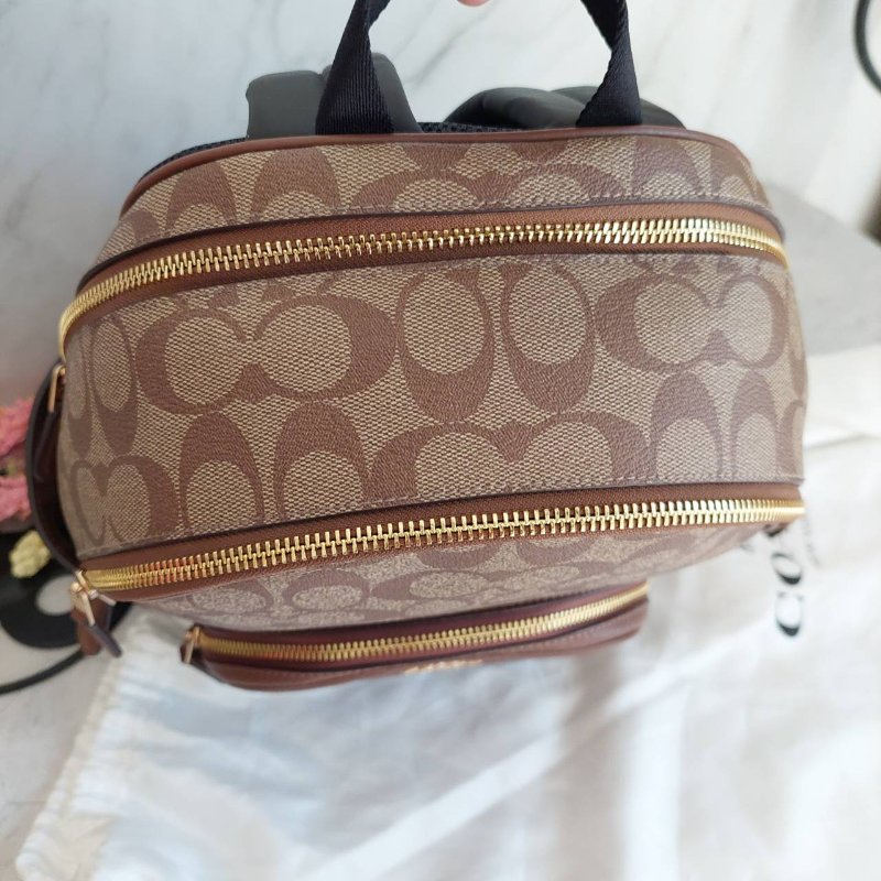 COACH 🎀現品實拍 🎀經典撞色印花LOGO 雙肩後背包.駝/咖-81