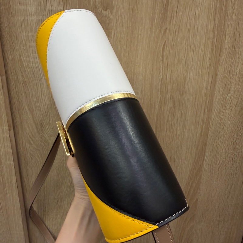 Burberry 黃白黑拼色TB釦雙層斜背包-4