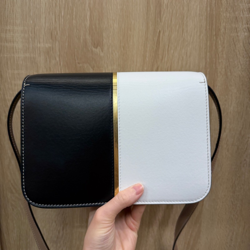 Burberry 黃白黑拼色TB釦雙層斜背包-5