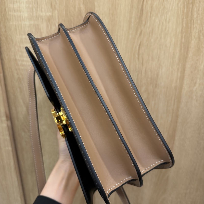 Burberry 黃白黑拼色TB釦雙層斜背包-6