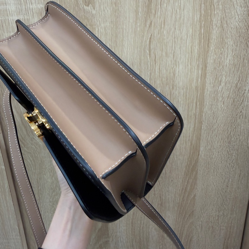 Burberry 黃白黑拼色TB釦雙層斜背包-8