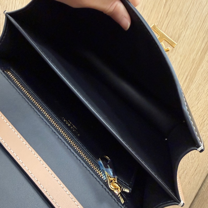 Burberry 黃白黑拼色TB釦雙層斜背包-11