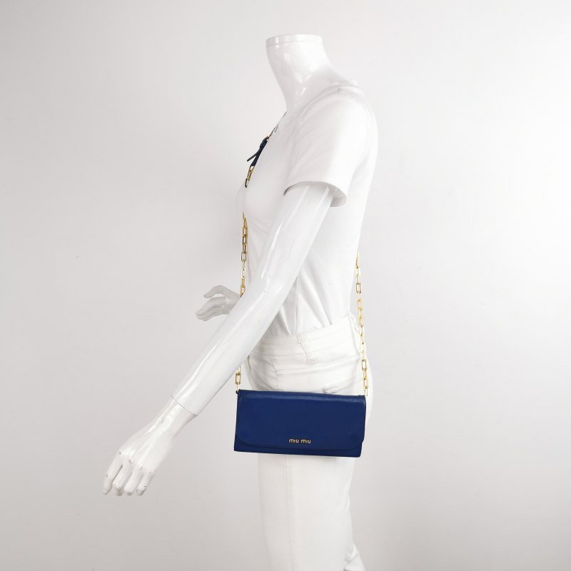 Miu Miu羊皮純色字母Logo斜挎包-1