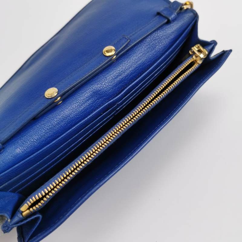 Miu Miu羊皮純色字母Logo斜挎包-6