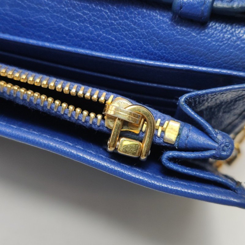 Miu Miu羊皮純色字母Logo斜挎包-10