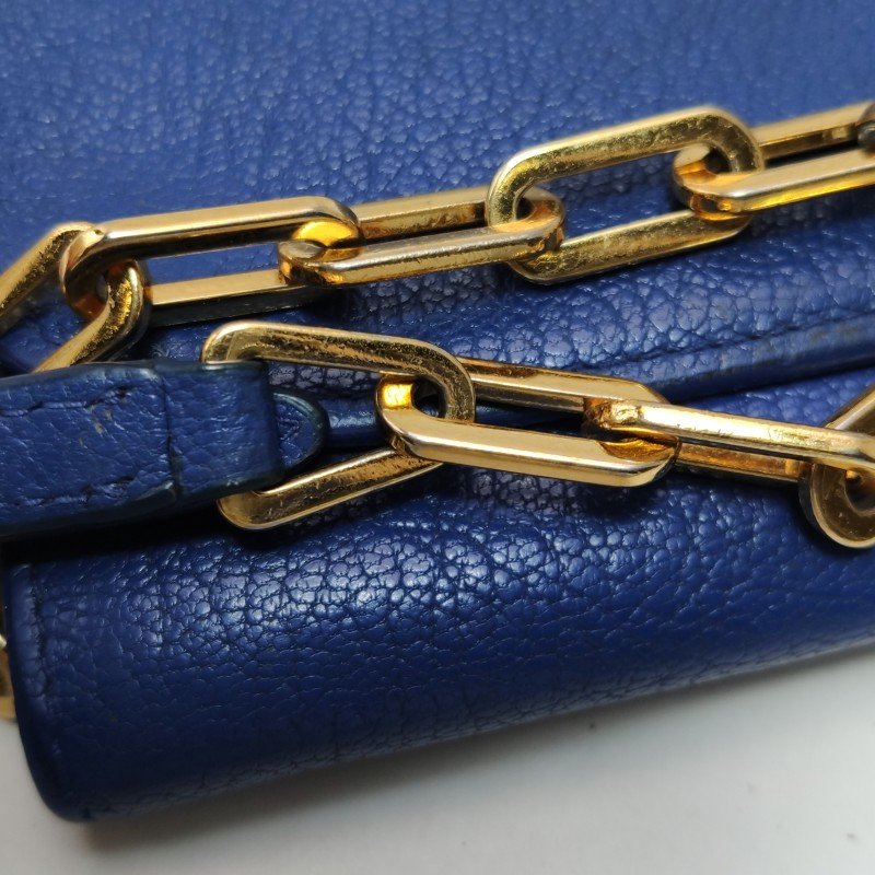 Miu Miu羊皮純色字母Logo斜挎包-12