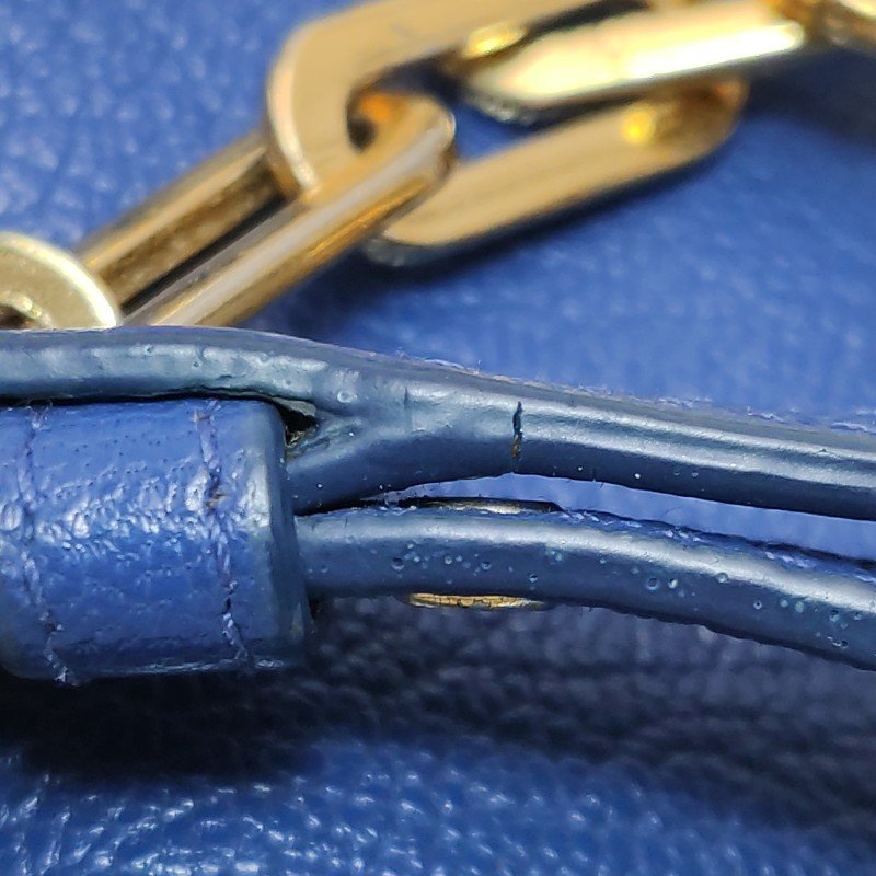 Miu Miu羊皮純色字母Logo斜挎包-22