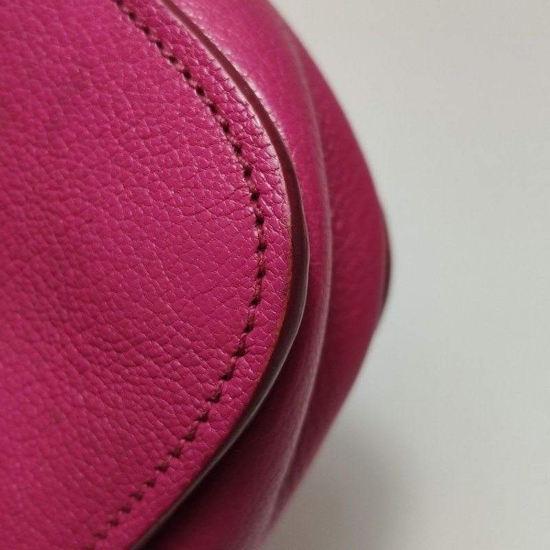 Miu Miu Madras羊皮拼色金屬鎖扣斜挎包單肩包-17