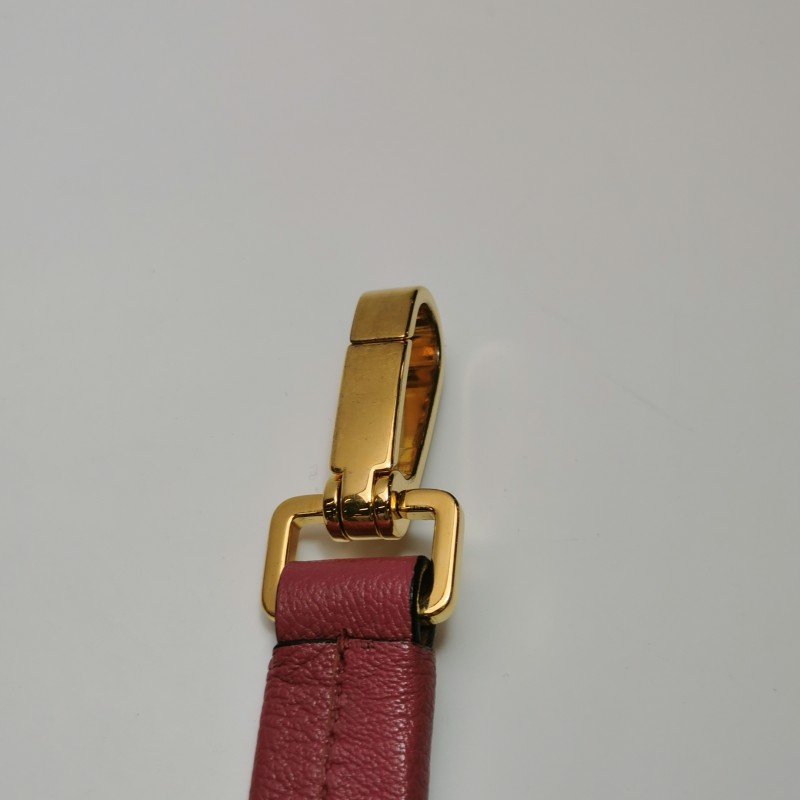 Miu Miu羊皮純色金屬鎖扣斜挎包單肩包-11