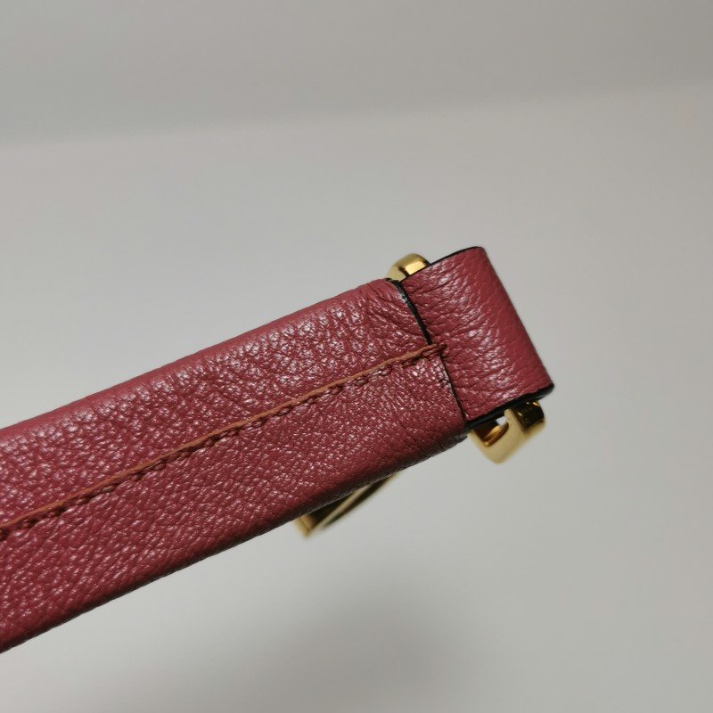 Miu Miu羊皮純色金屬鎖扣斜挎包單肩包-14