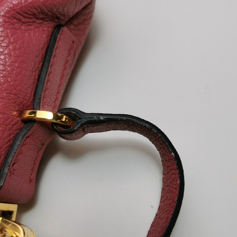 Miu Miu羊皮純色金屬鎖扣斜挎包單肩包-16