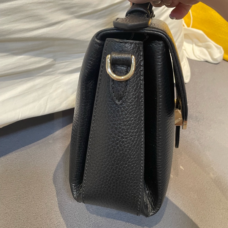 Gucci 荔枝紋牛皮梯形肩背包-2