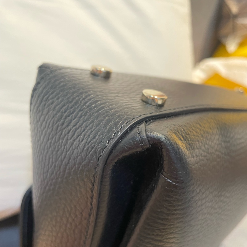 Gucci 荔枝紋牛皮梯形肩背包-7