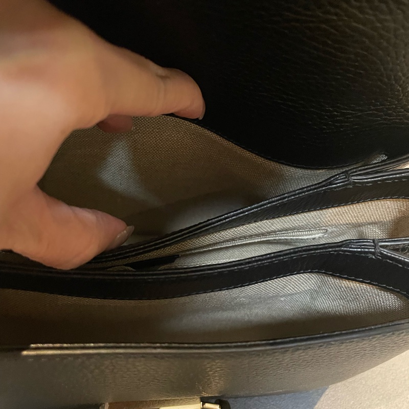 Gucci 荔枝紋牛皮梯形肩背包-12