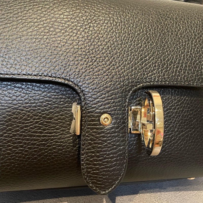 Gucci 荔枝紋牛皮梯形肩背包-14