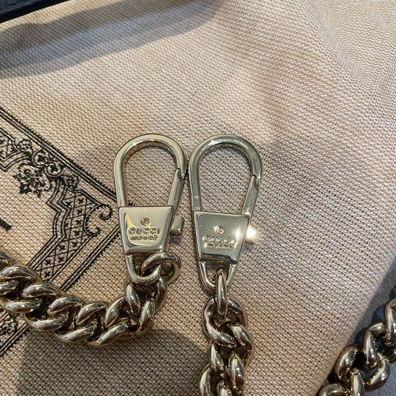 Gucci 荔枝紋牛皮梯形肩背包-16