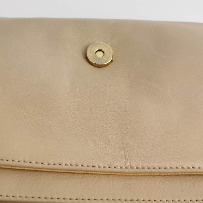 Celine牛皮純色翻蓋斜挎包-9