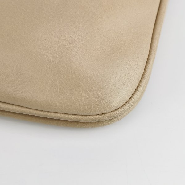 Celine牛皮純色翻蓋斜挎包-10