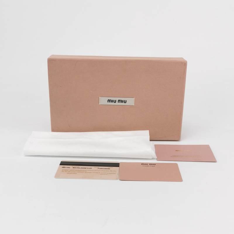 Miu Miu Matelasse油蠟皮純色褶皺字母Logo手拿包-7