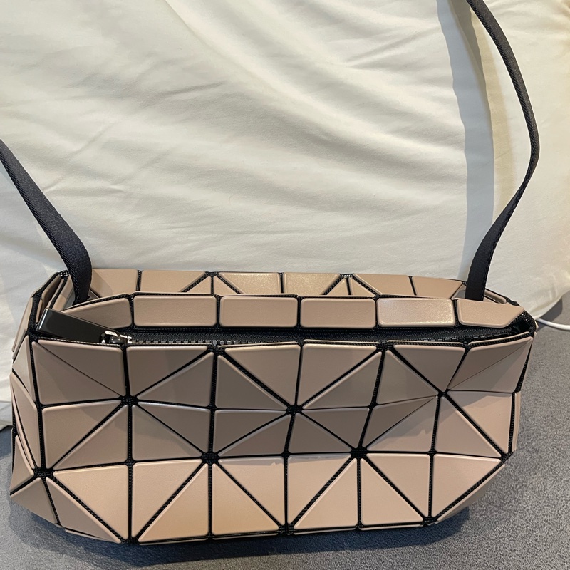 三宅一生幾何方格奶茶色斜背包-0