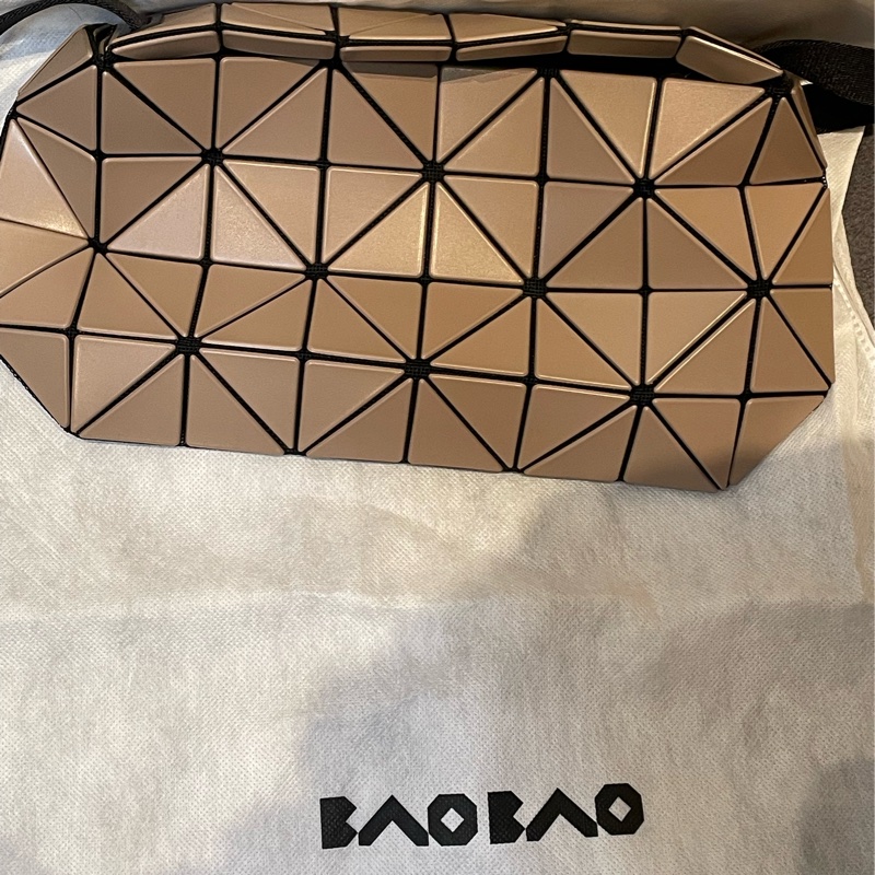 三宅一生幾何方格奶茶色斜背包-1