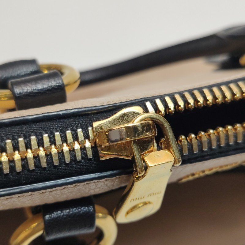 Miu Miu羊皮字母logo斜挎包單肩包-12