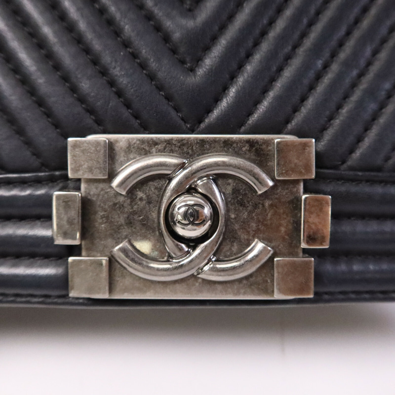 CHANEL 牛皮皮革Boy 25銀扣鏈帶肩背袋-6