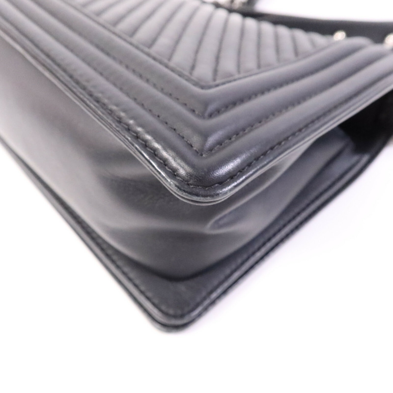 CHANEL 牛皮皮革Boy 25銀扣鏈帶肩背袋-11