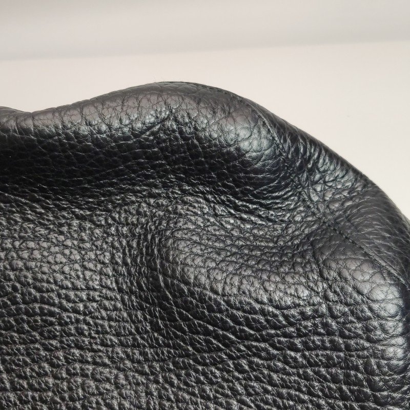 Burberry Orchard牛皮純色橢圓廓形字母Logo手提包-11