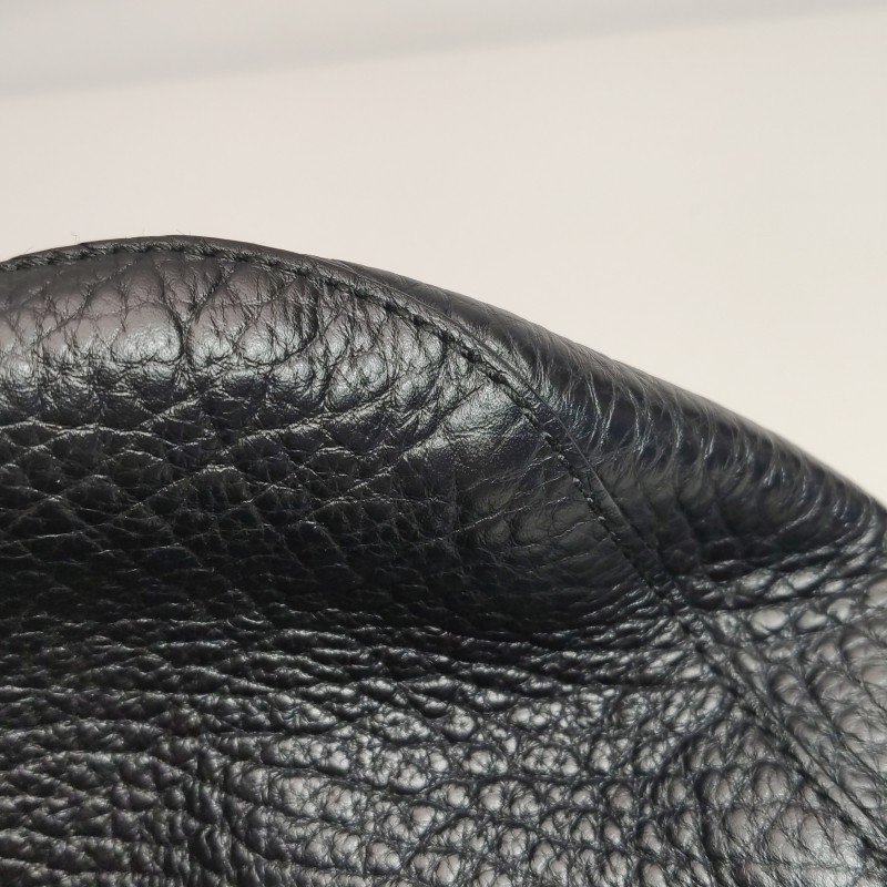 Burberry Orchard牛皮純色橢圓廓形字母Logo手提包-13