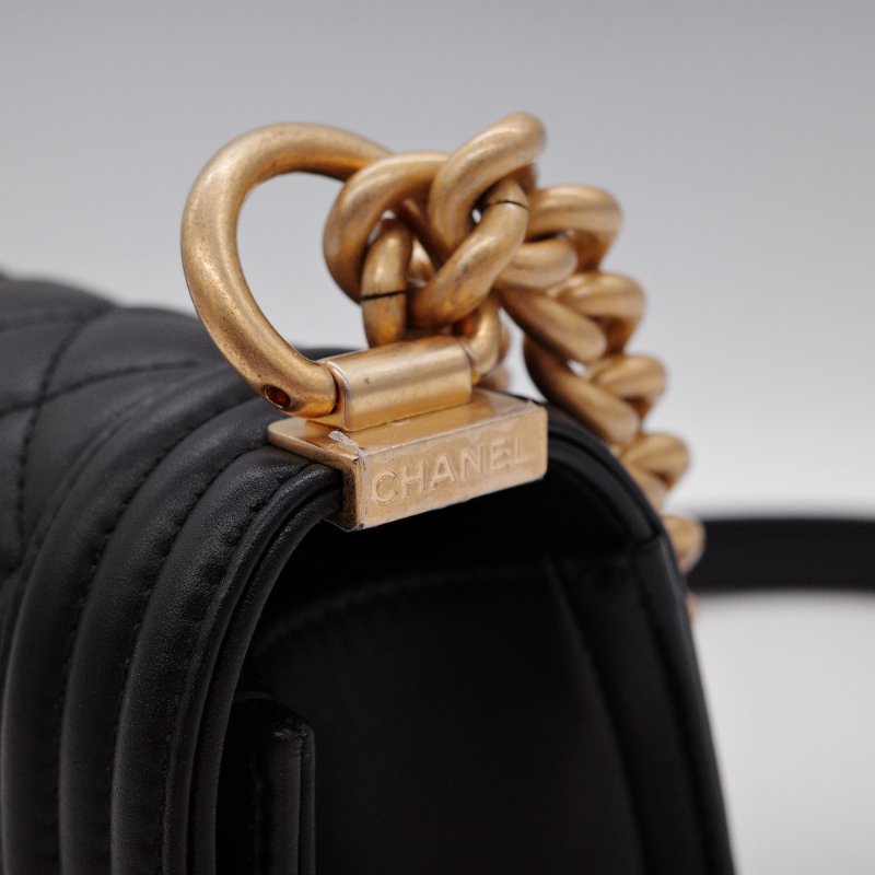 (專櫃19萬5)Chanel 香奈兒 Boy Chanel 黑色 牛皮 金扣 小號 口蓋包 翻蓋包 肩背包 鍊條包-12